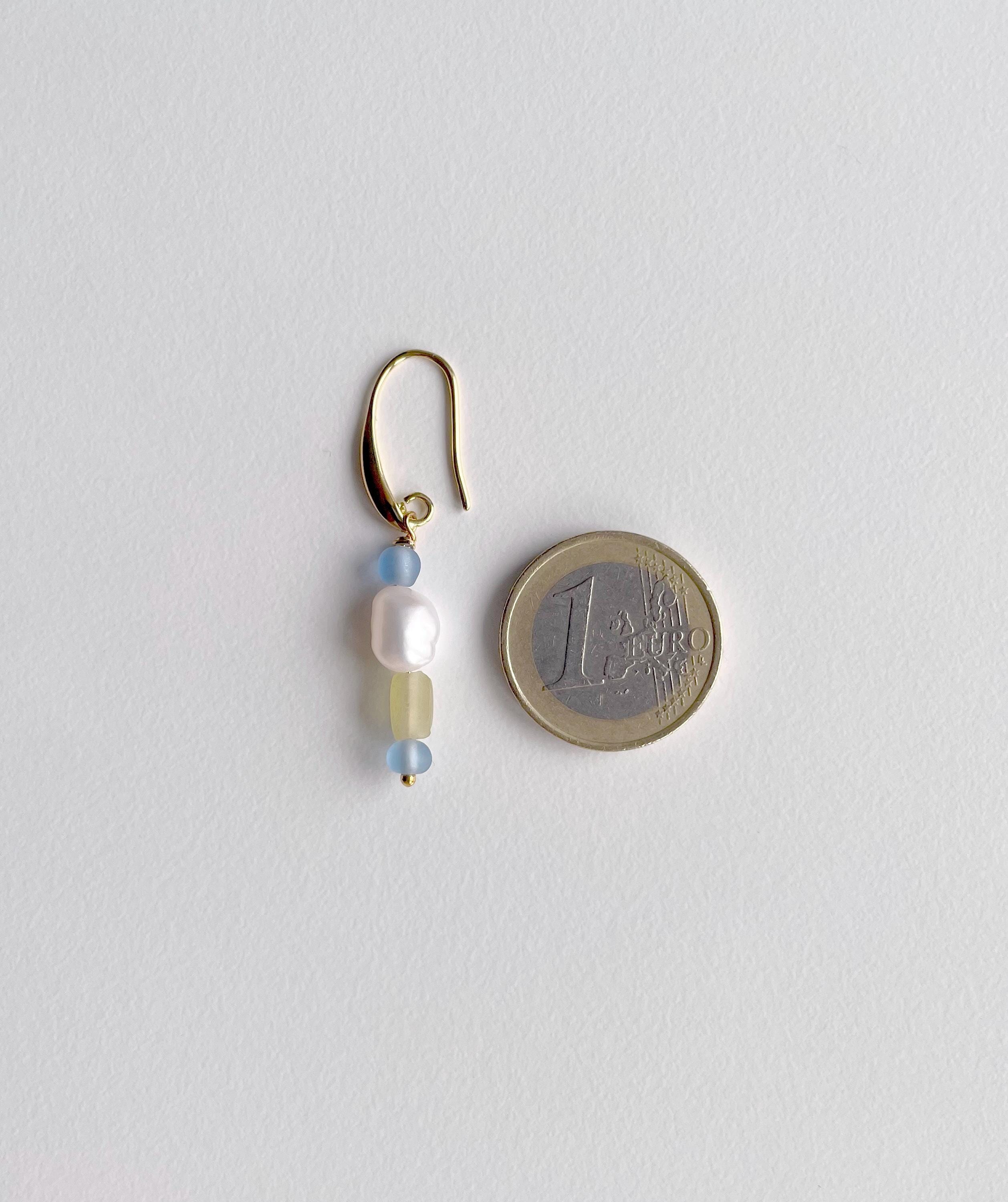 Pearl drop earrings with gold hooks with a 1 euro coin for scale
